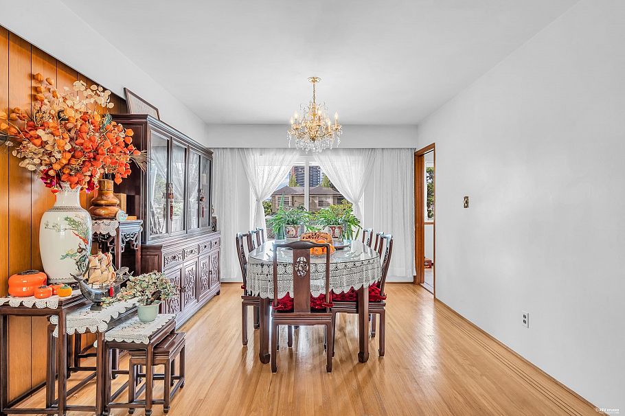 580 W 64th Avenue Vancouver, BC - 9