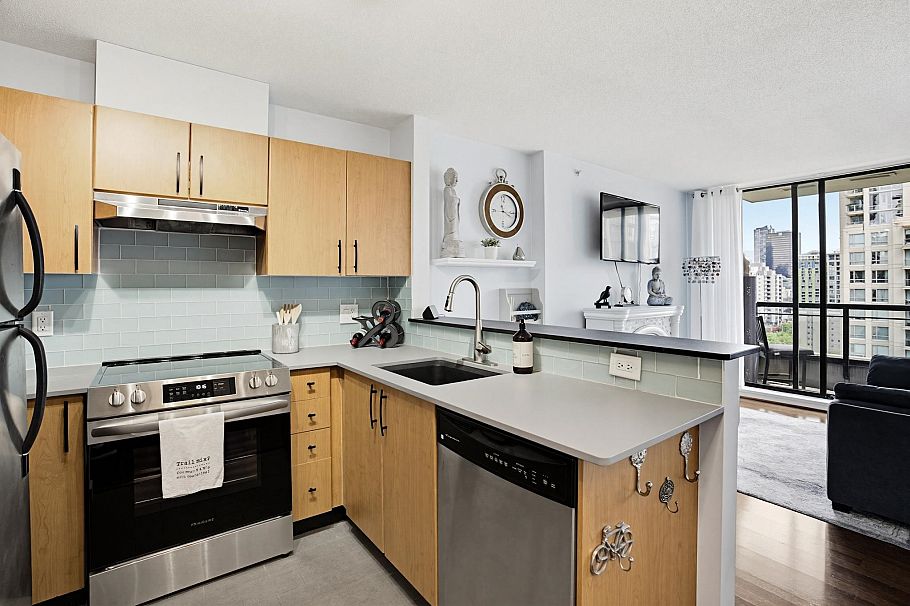 1703 1295 Richards Street Vancouver, BC - 10