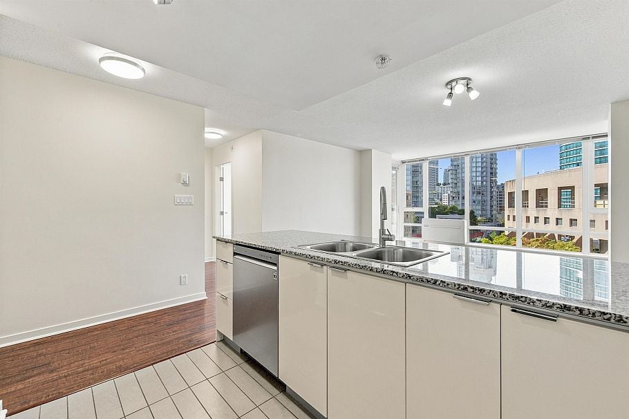 1205 788 Hamilton Street Vancouver, BC - 3