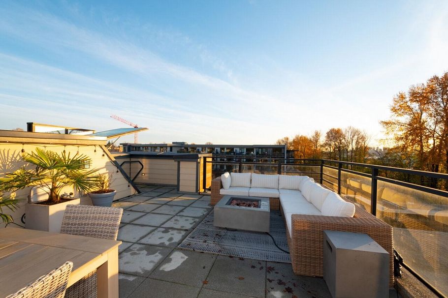 417 733 W 14th Street North Vancouver, BC - 32