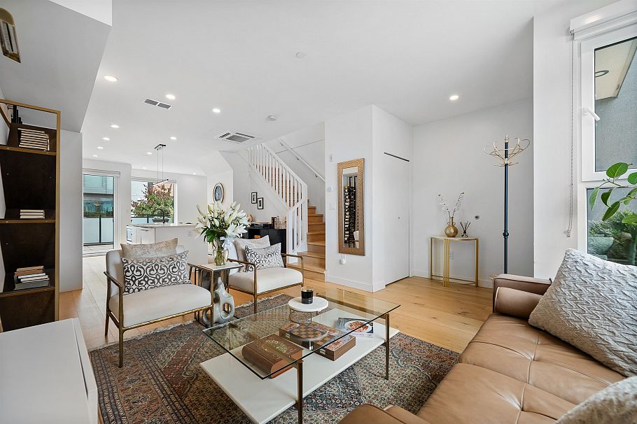 207 649 E 3 Street North Vancouver, BC - 4