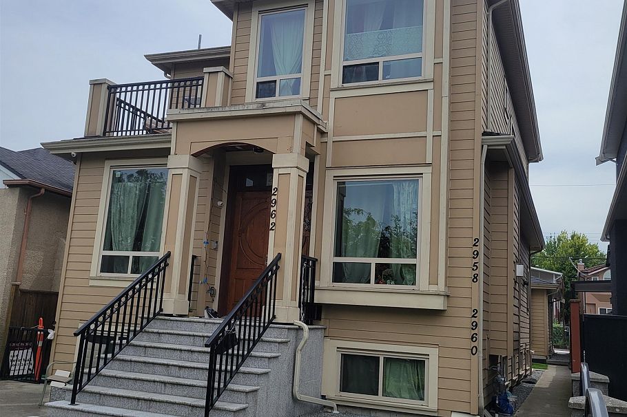 2962 Kitchener Street Vancouver, BC - 2