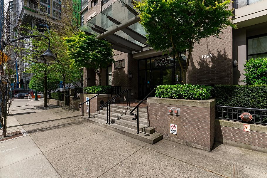 1703 1295 Richards Street Vancouver, BC - 19