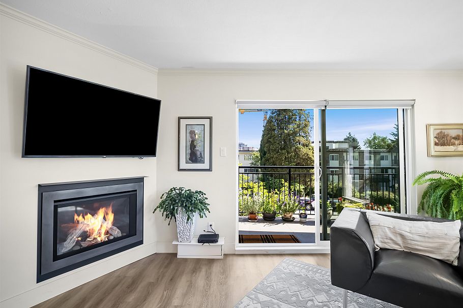 202 134 W 20th Street North Vancouver, BC - 2