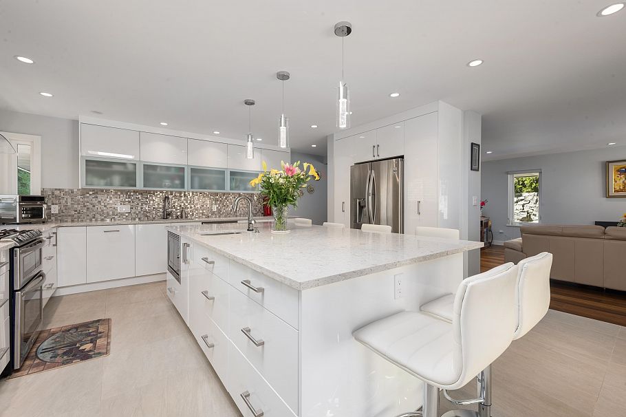 772 Regal Crescent North Vancouver, BC - 3
