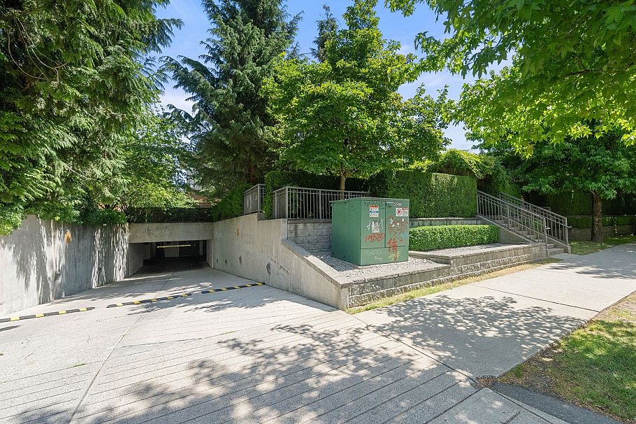 222 2280 Wesbrook Mall Vancouver, BC - 4