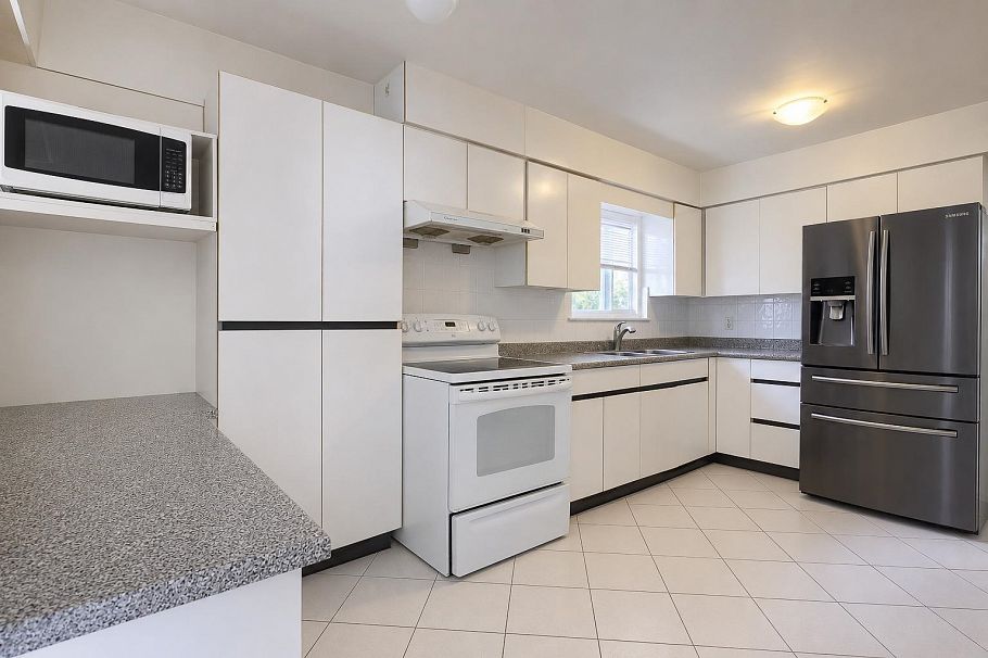 1743 E 49th Avenue Vancouver, BC - 3