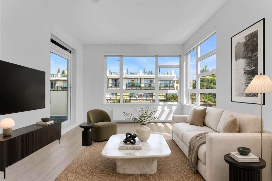 315 711 W 14th Street North Vancouver, BC - 1