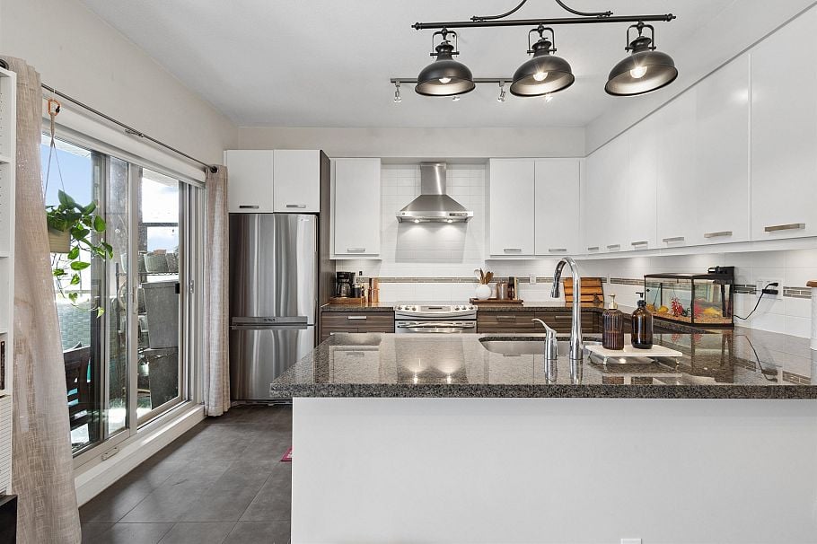 206 1273 Marine Drive North Vancouver, BC - 5
