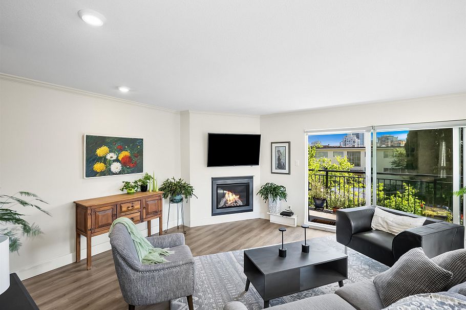 202 134 W 20th Street North Vancouver, BC - 4