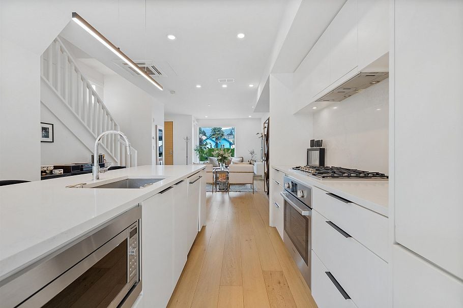 207 649 E 3 Street North Vancouver, BC - 9