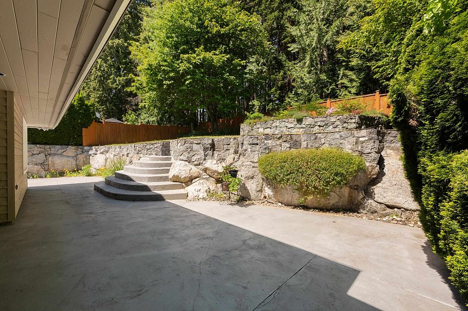 772 Regal Crescent North Vancouver, BC - 34