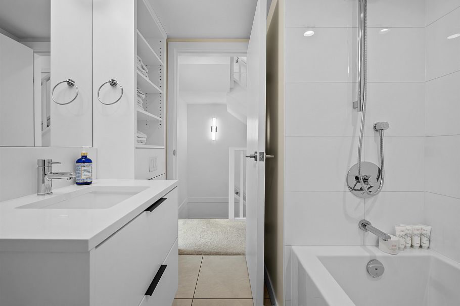 207 649 E 3 Street North Vancouver, BC - 20