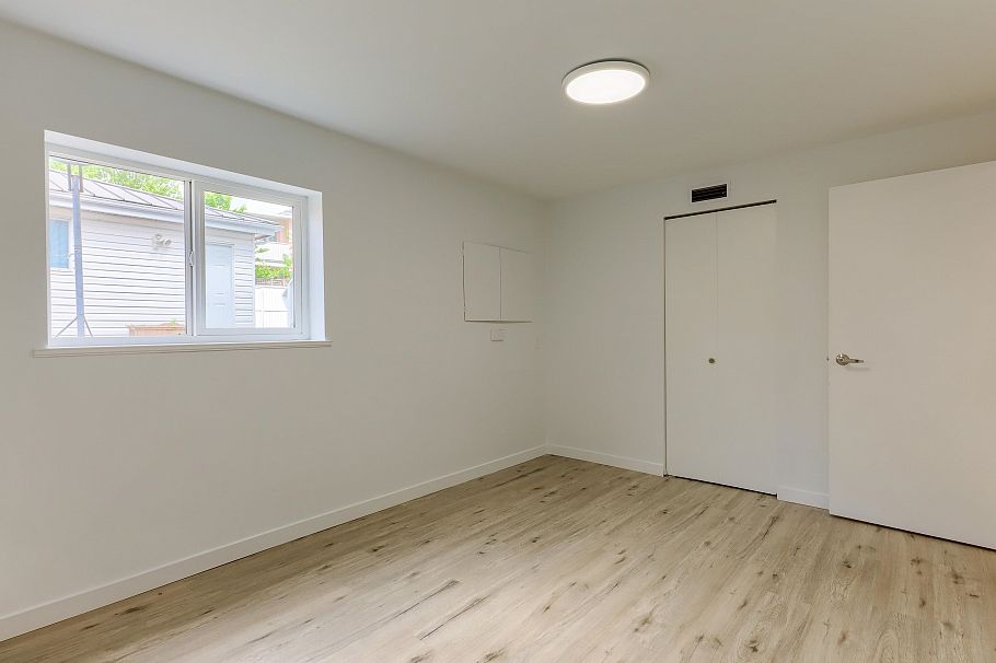 1743 E 49th Avenue Vancouver, BC - 12