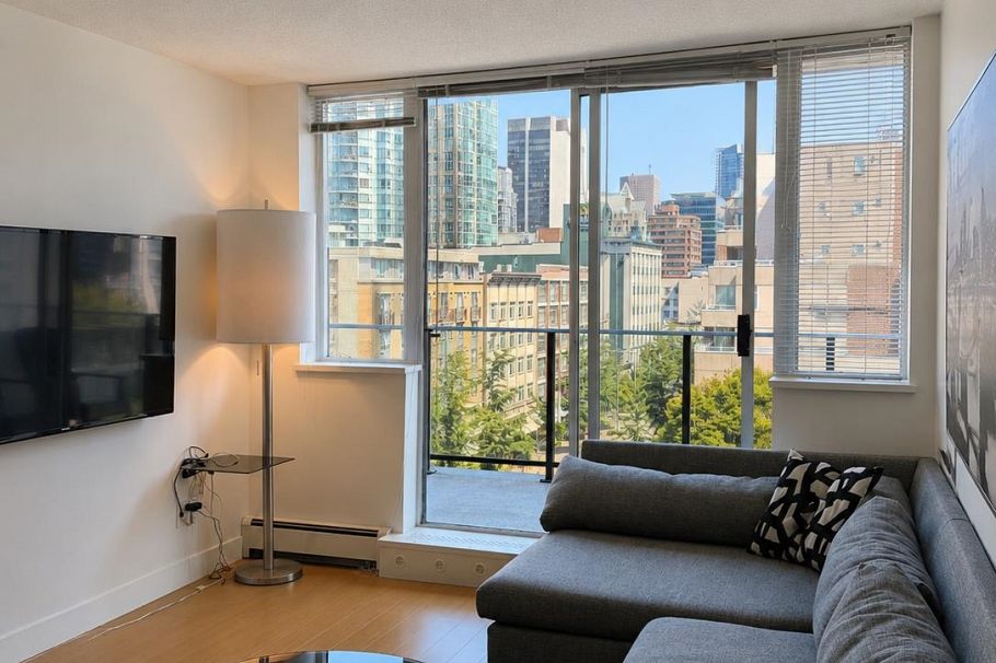 702 1325 Rolston Street Vancouver, BC - 2