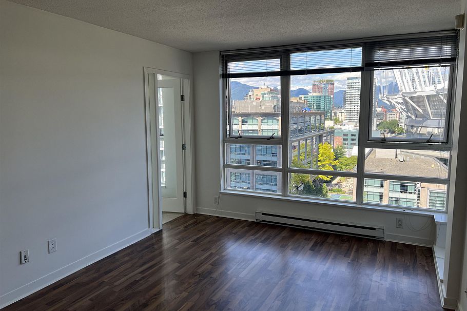 1707 939 Expo Boulevard Vancouver, BC - 1