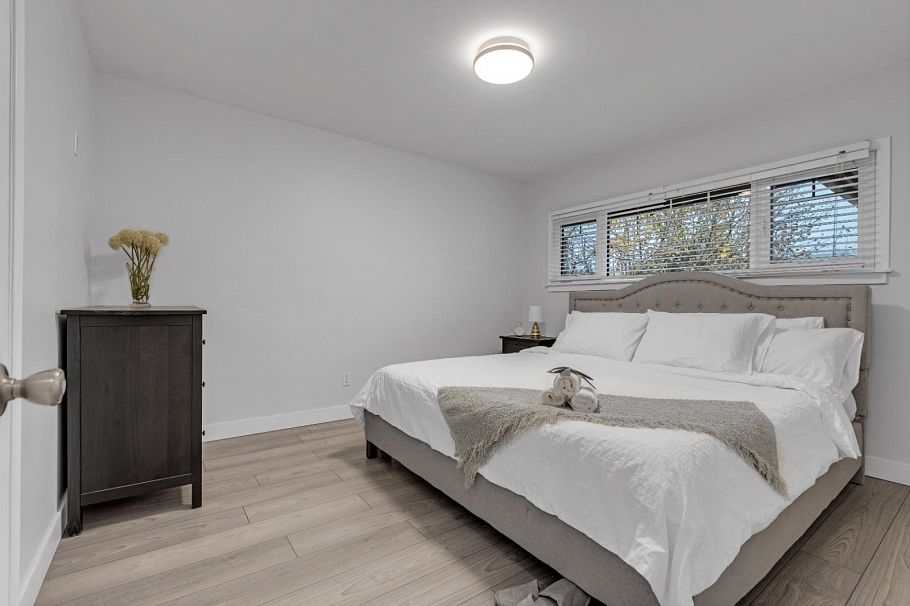 409 W 27th Street North Vancouver, BC - 24