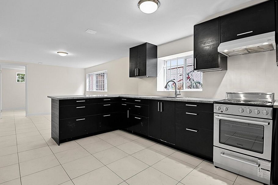 2216 E 41st Avenue Vancouver, BC - 1