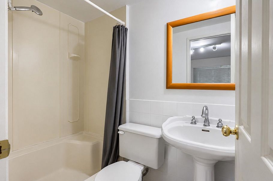 1743 E 49th Avenue Vancouver, BC - 18