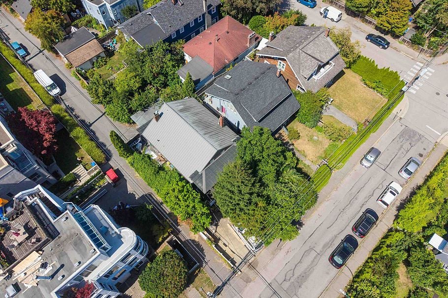 2413 Collingwood Street Vancouver, BC - 2