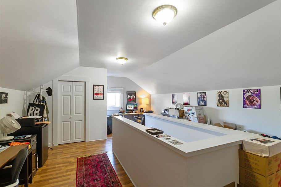 1925 Adanac Street Vancouver, BC - 15