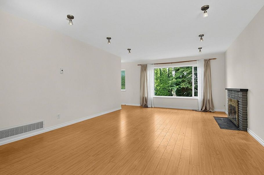 2216 E 41st Avenue Vancouver, BC - 15