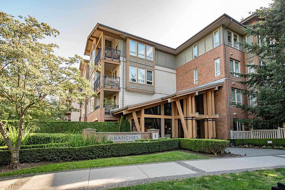 318 1111 E 27th Street North Vancouver, BC - 1