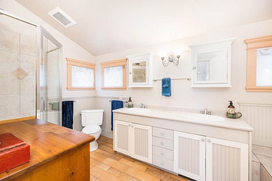 4337 W 15th Avenue Vancouver, BC - 26