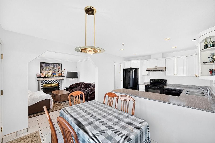 3423 E 24th Avenue Vancouver, BC - 13