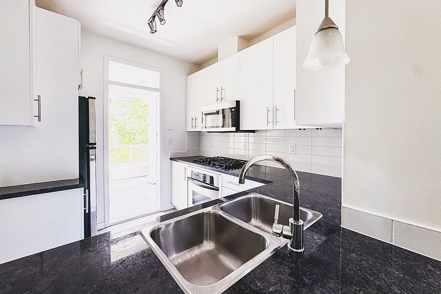 210 3651 Foster Avenue Vancouver, BC - 7