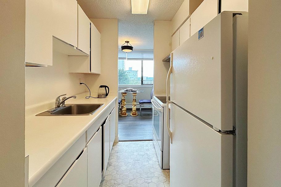 606 1740 Comox Street Vancouver, BC - 13