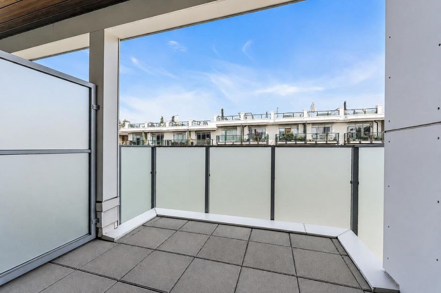 315 711 W 14th Street North Vancouver, BC - 5