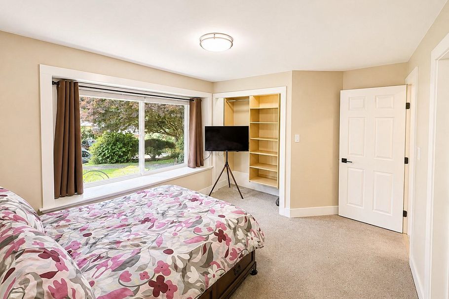 336 E 26th Street North Vancouver, BC - 26