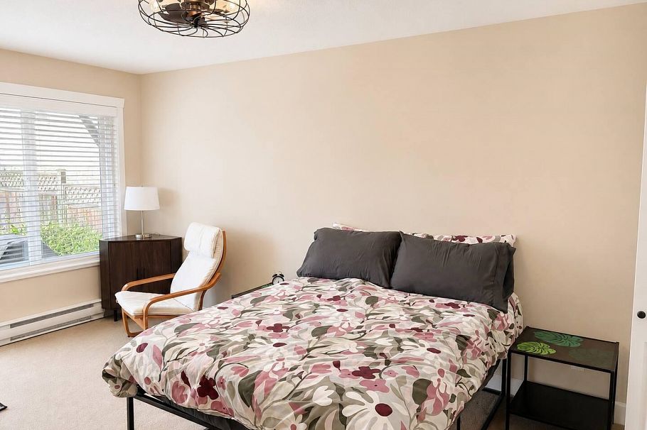 336 E 26th Street North Vancouver, BC - 12