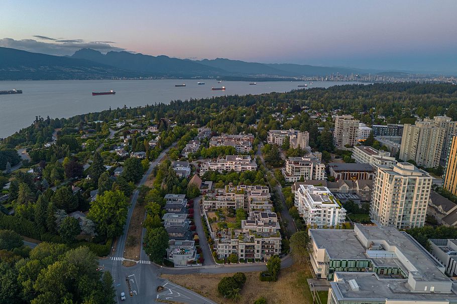 602 6080 Iona Drive Vancouver, BC - 32