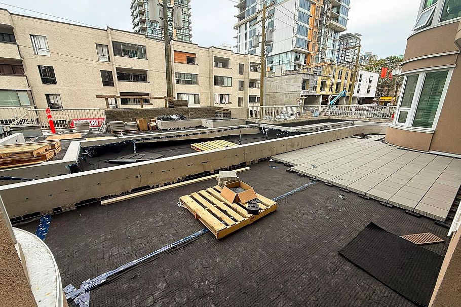 101 1845 Robson Street Vancouver, BC - 2