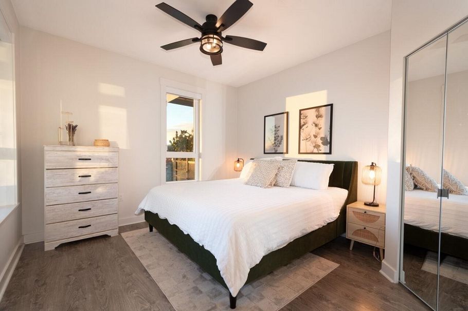 417 733 W 14th Street North Vancouver, BC - 26