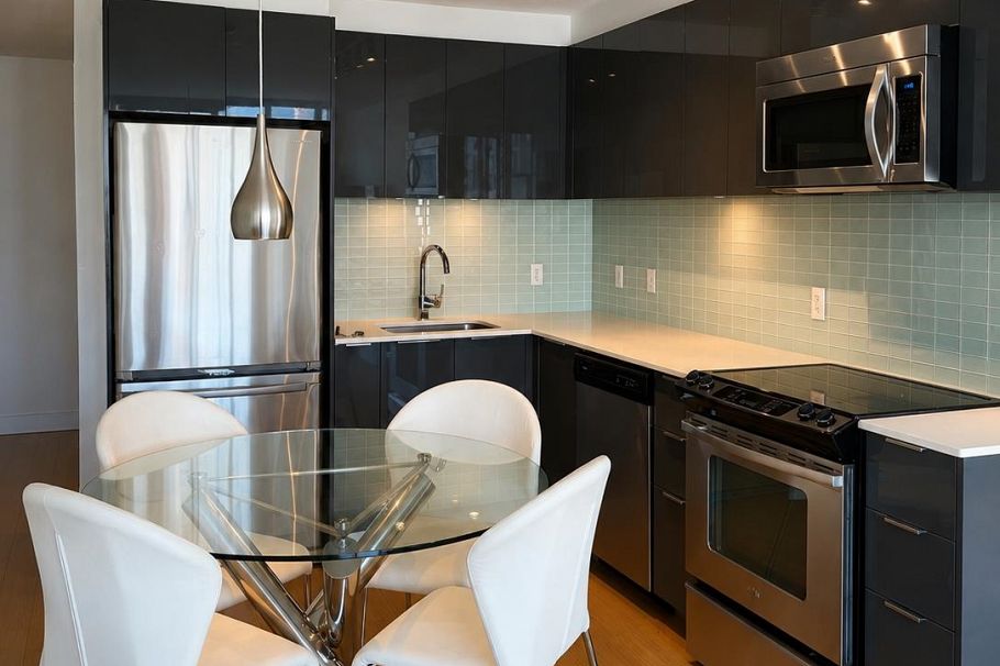 702 1325 Rolston Street Vancouver, BC - 1