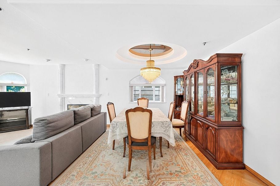 3423 E 24th Avenue Vancouver, BC - 3