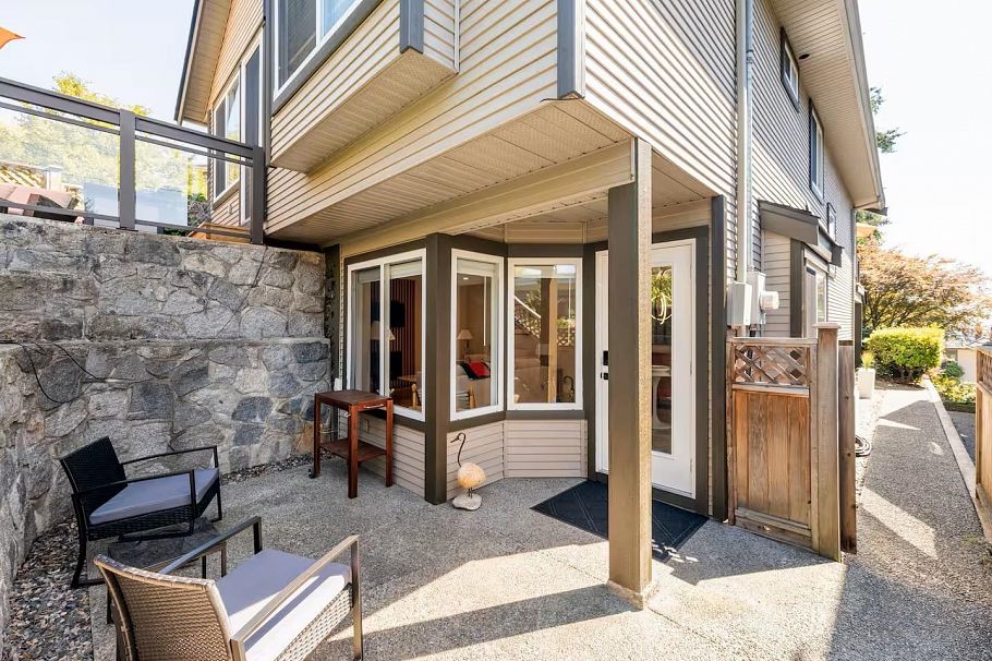 336 E 26th Street North Vancouver, BC - 33