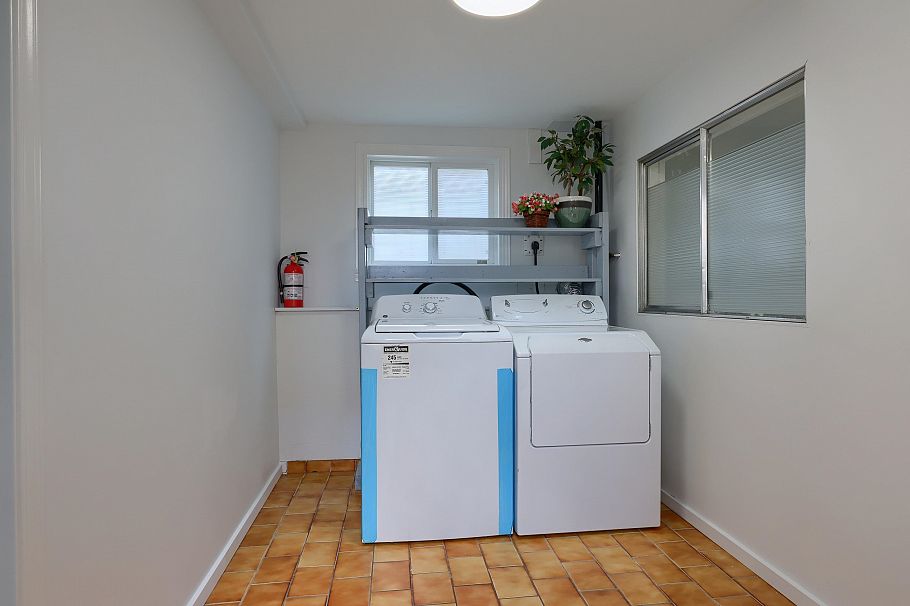 1743 E 49th Avenue Vancouver, BC - 15