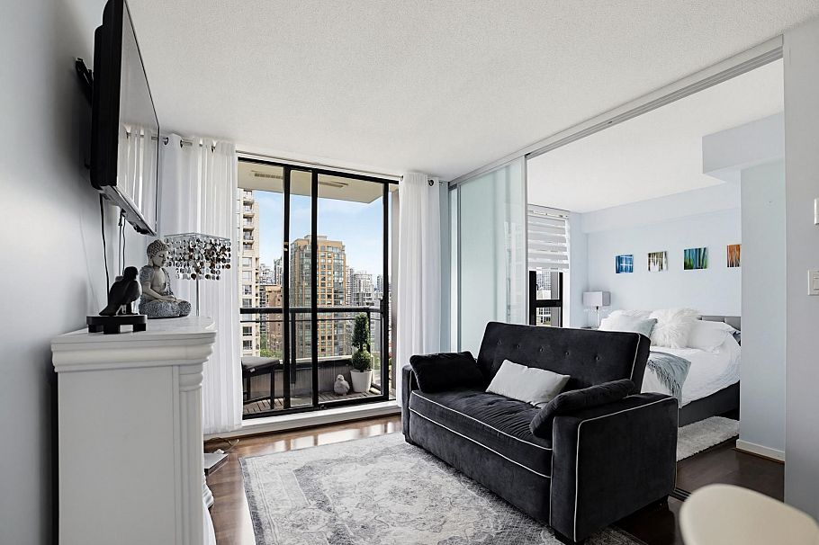 1703 1295 Richards Street Vancouver, BC - 3