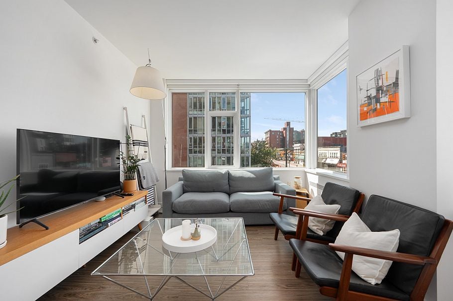 414 209 E 7th Avenue Vancouver, BC - 2