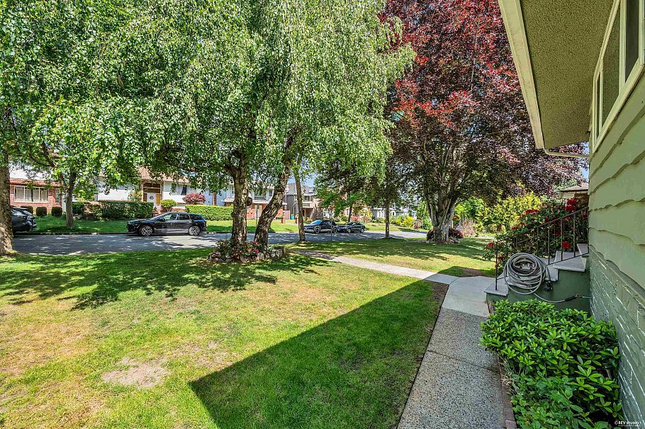 580 W 64th Avenue Vancouver, BC - 36