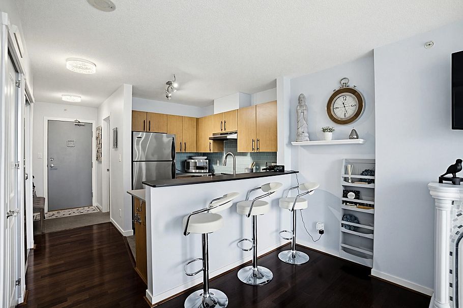 1703 1295 Richards Street Vancouver, BC - 1