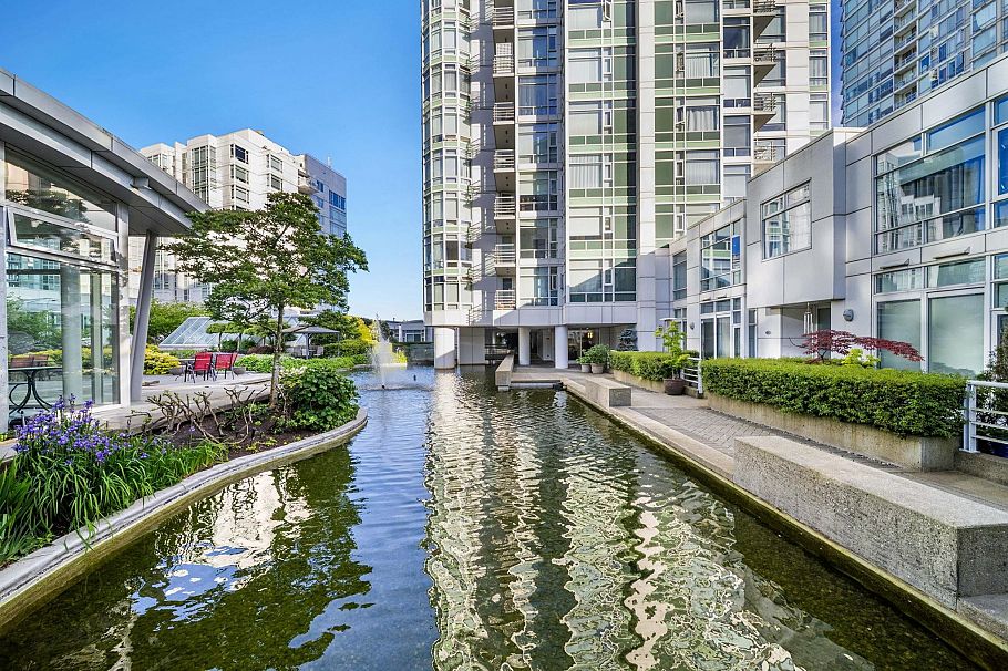 PH 1701 189 Davie Street Vancouver, BC - 35