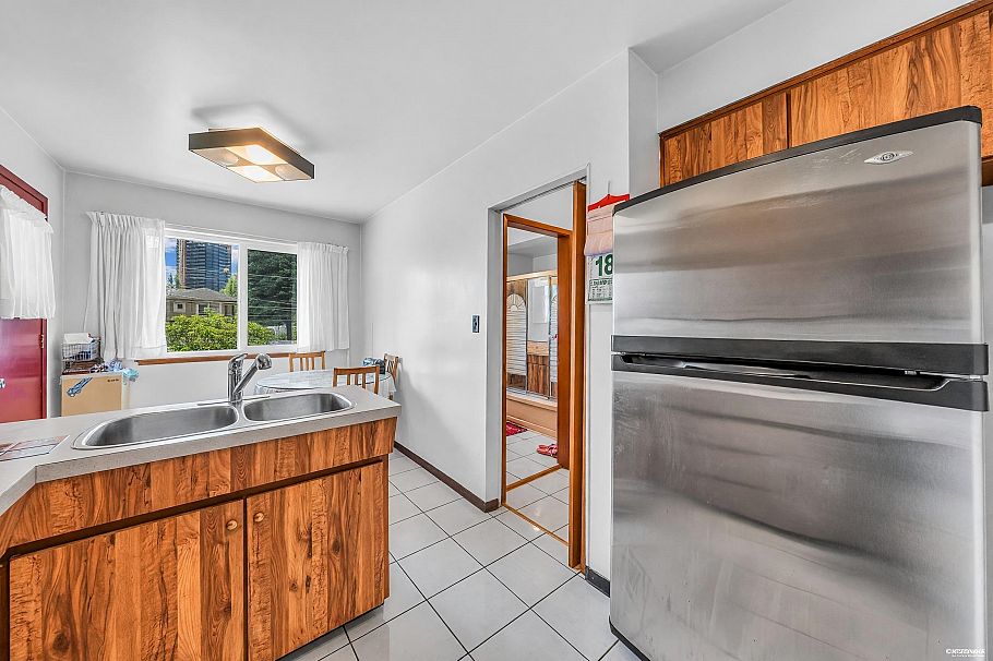 580 W 64th Avenue Vancouver, BC - 27