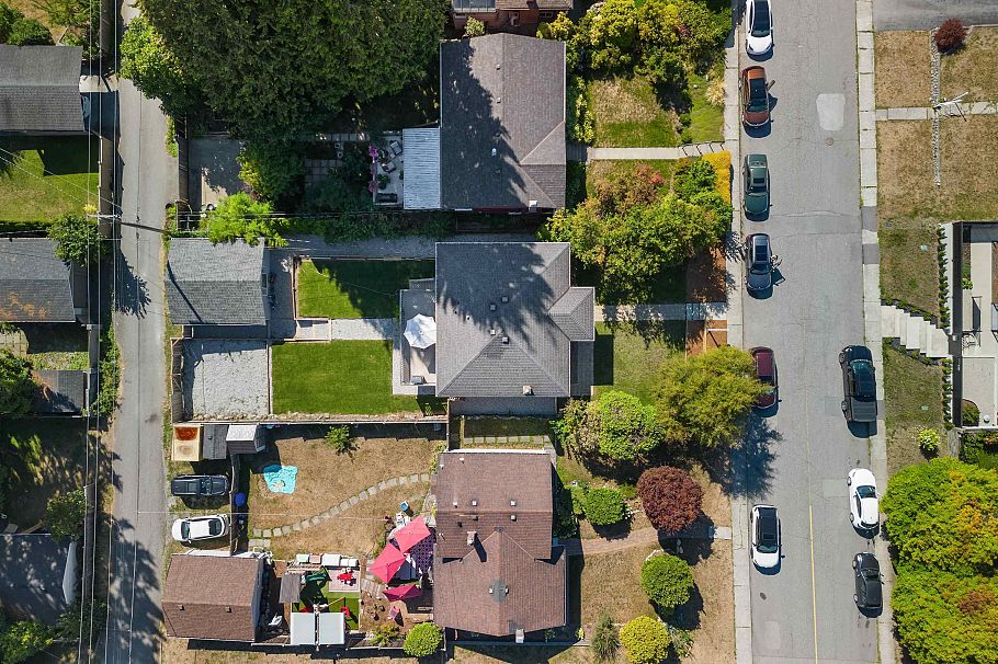 409 W 27th Street North Vancouver, BC - 5