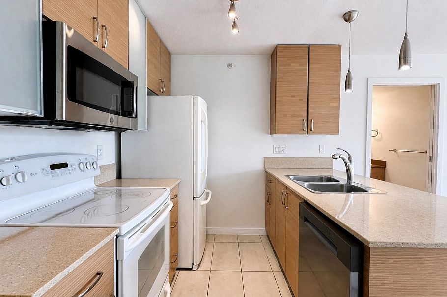 908 977 Mainland Street Vancouver, BC - 11