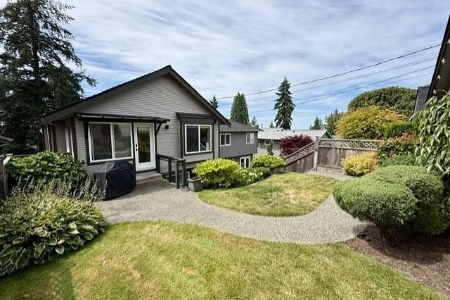336 E 26th Street North Vancouver, BC - 38